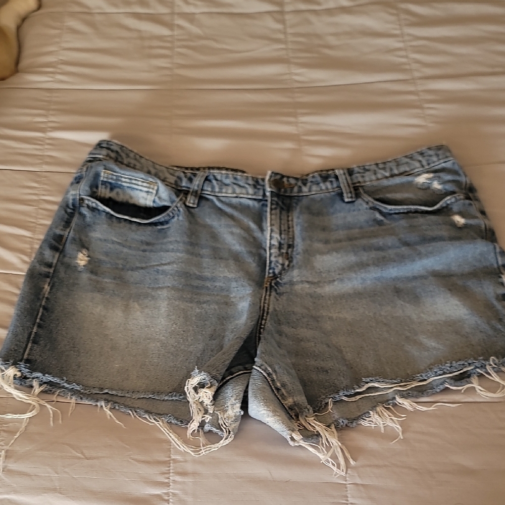 Universal Blue Jean Shorts with Frayed Hem